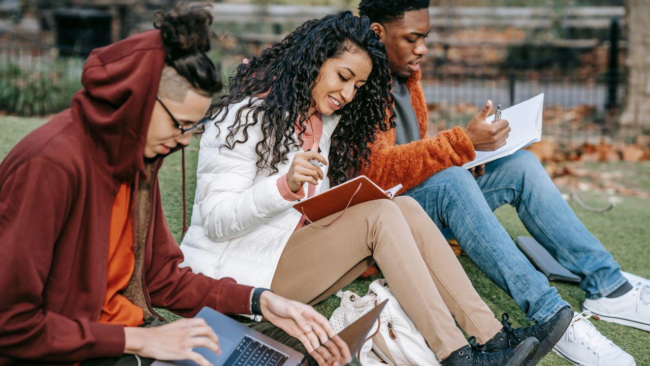 Mahasiswa Dan Budaya Diskusi Di Lingkungan Kampus