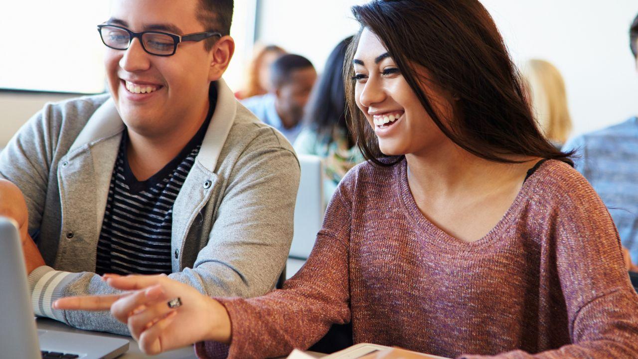 Mahasiswa Dan Pengalaman Magang Sebagai Jembatan Menuju Dunia Kerja