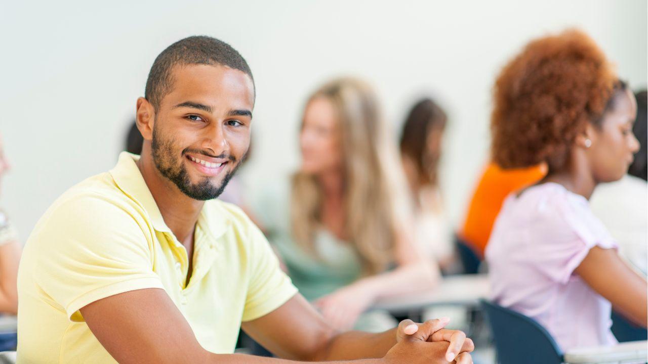 Mahasiswa Dan Peran Kampus Dalam Mendorong Prestasi Akademik Dan Nonakademik