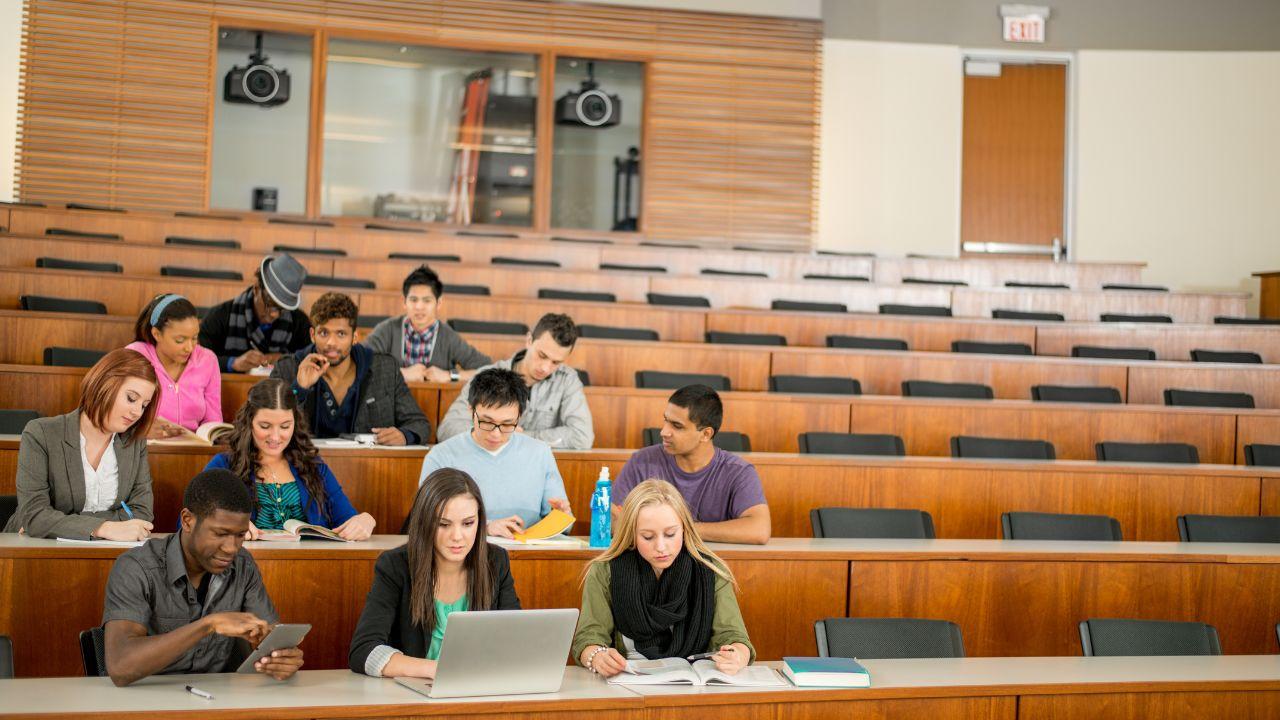 Mahasiswa Dan Adaptasi Terhadap Budaya Akademik Di Perguruan Tinggi