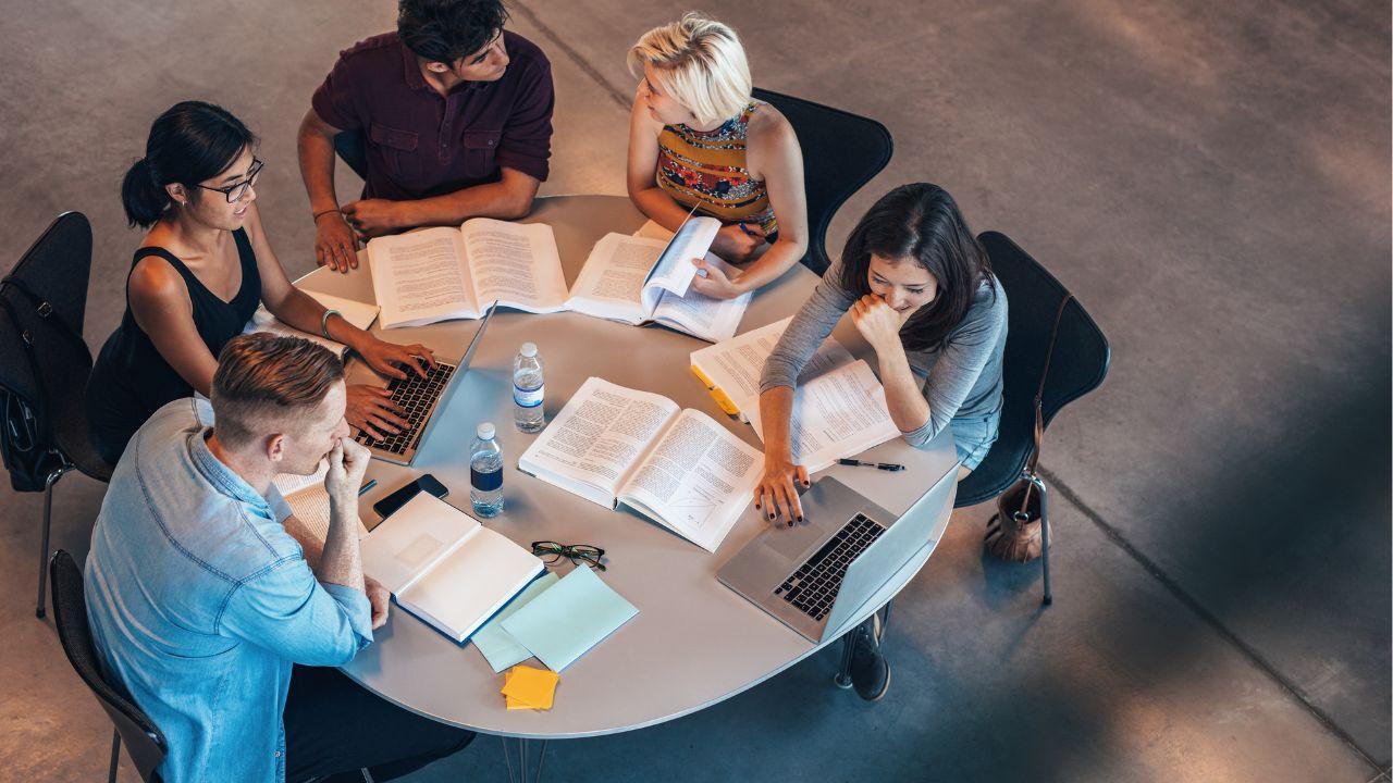 Mahasiswa Dan Pengembangan Soft Skills: Modal Sukses Di Dunia Profesional