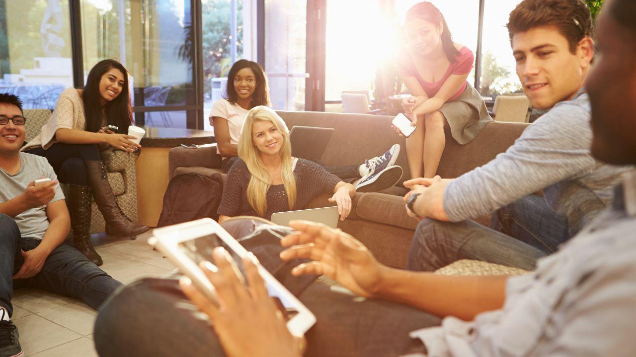 Mahasiswa Kreatif Digital: Menjadi Konten Kreator Profesional Sejak Kampus