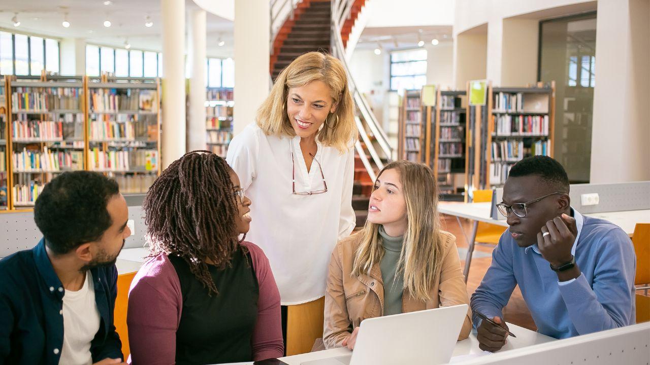 Pentingnya Literasi Digital Bagi Mahasiswa