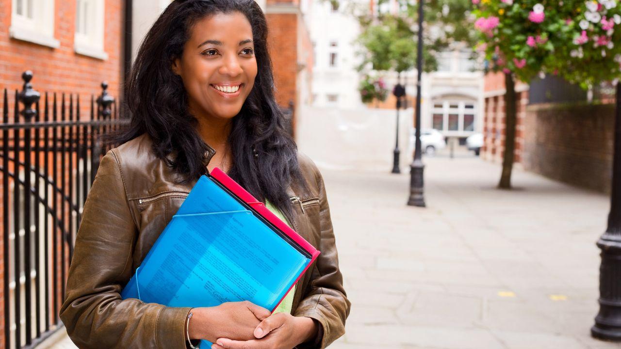 Mahasiswa Di Era Digital: Antara Kemudahan Akses Dan Tantangan Konsentrasi