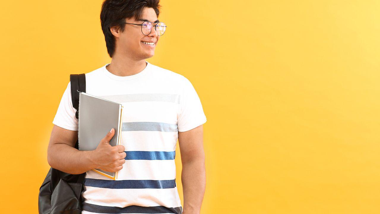 Mahasiswa Dan Peran Lingkungan Pertemanan Dalam Perkembangan Akademik