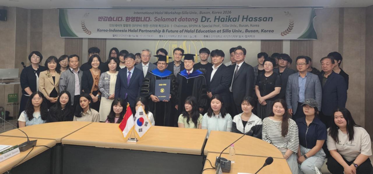 Penganugerahan Gelar Profesor Kehormatan Dari Silla University Kepada Haikal Hassan