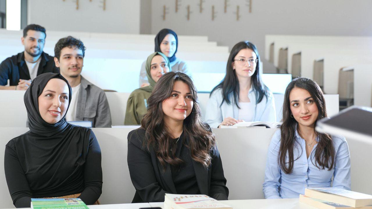 Mahasiswa Dan Reformasi Kurikulum Perguruan Tinggi Dalam Menjawab Tantangan Zaman