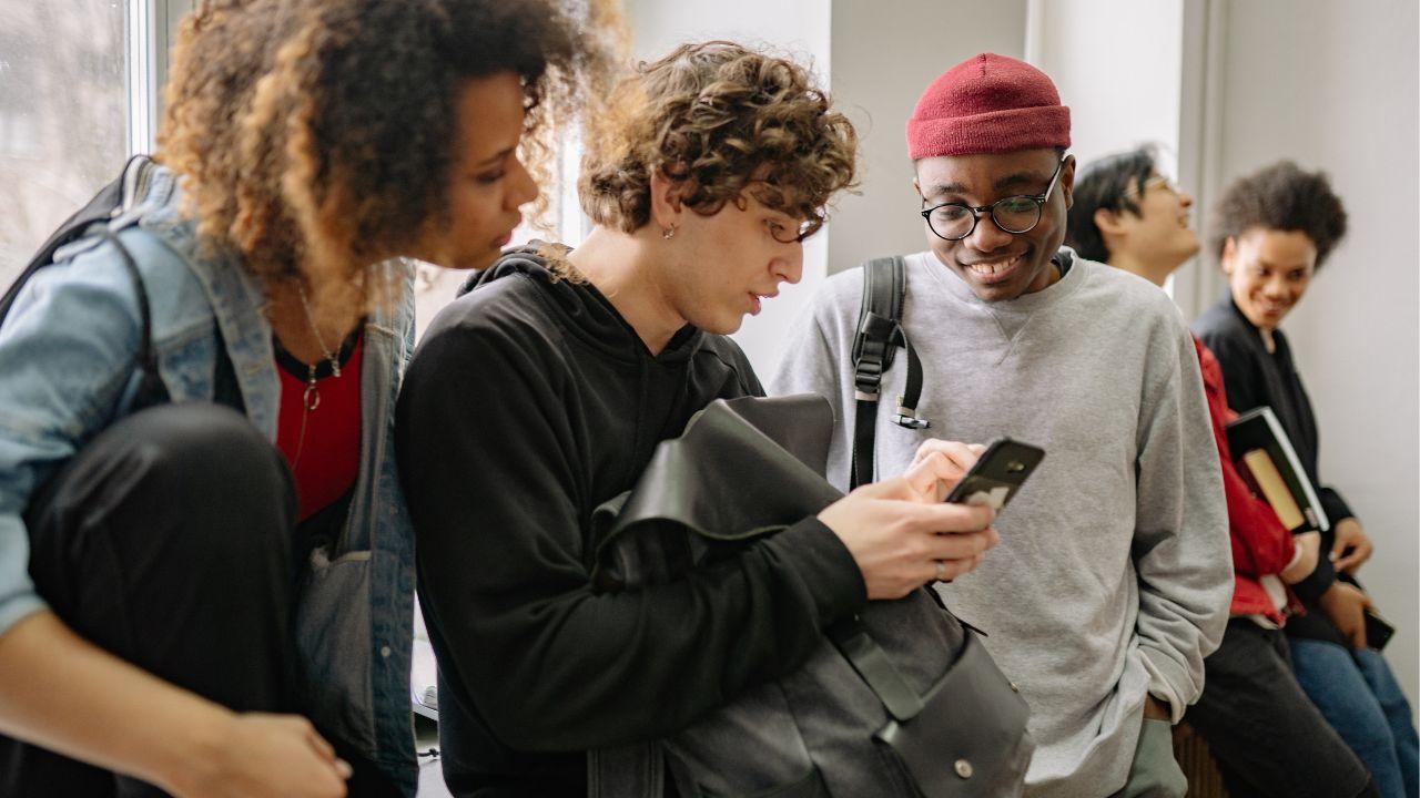Mahasiswa Dan Dinamika Pembelajaran Di Universitas Indonesia: Menyiapkan Generasi Tangguh Dan Adaptif