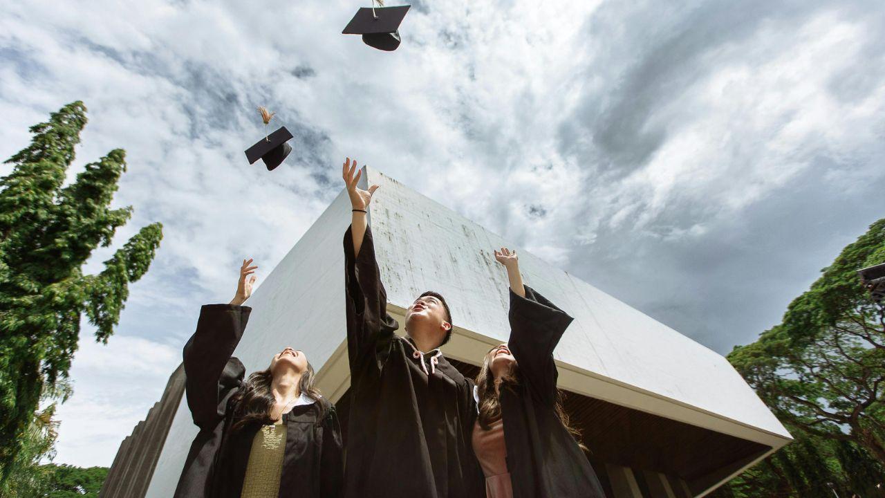 Mahasiswa Dan Pembentukan Identitas Diri Melalui Proses Pendidikan Tinggi