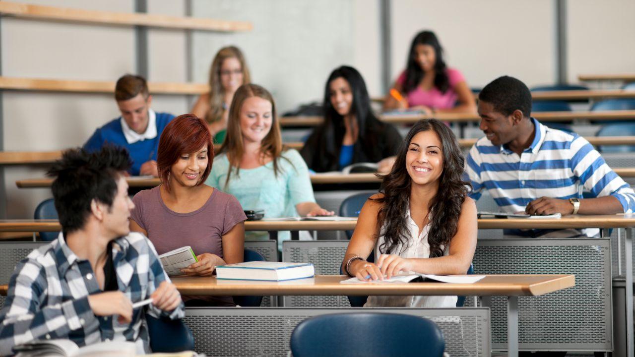 Peran Dosen Dalam Pembinaan Mahasiswa: Dari Pembelajaran Akademik Hingga Penguatan Karakter
