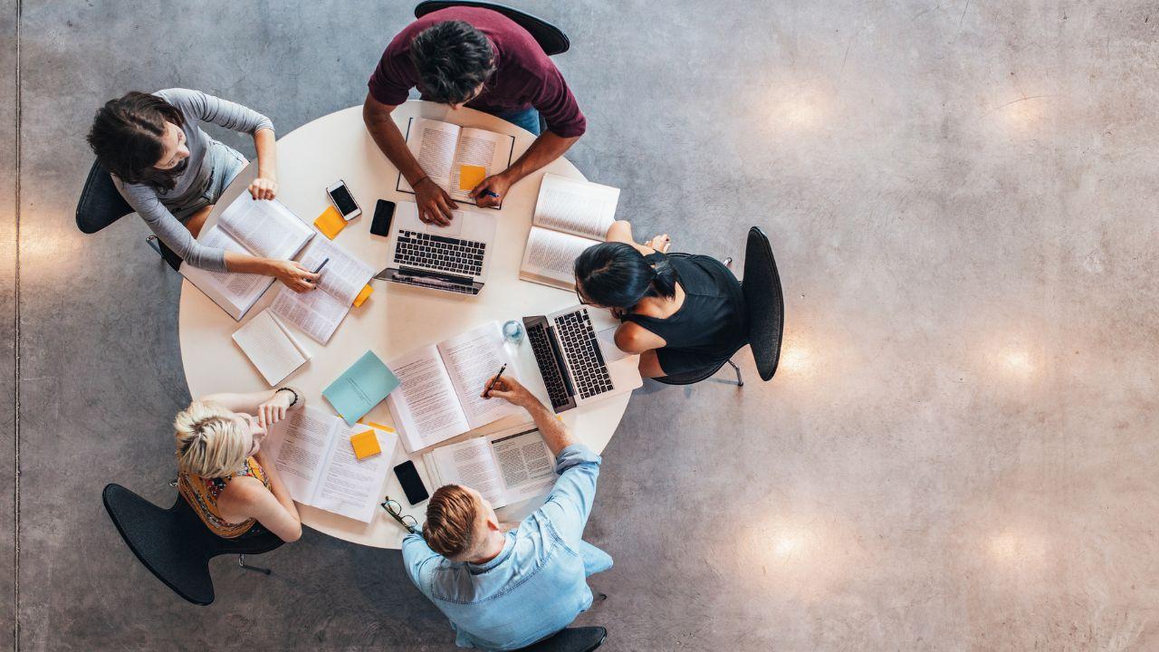 Adaptasi Mahasiswa Baru Di Perguruan Tinggi: Tantangan Awal Dan Strategi Menghadapinya