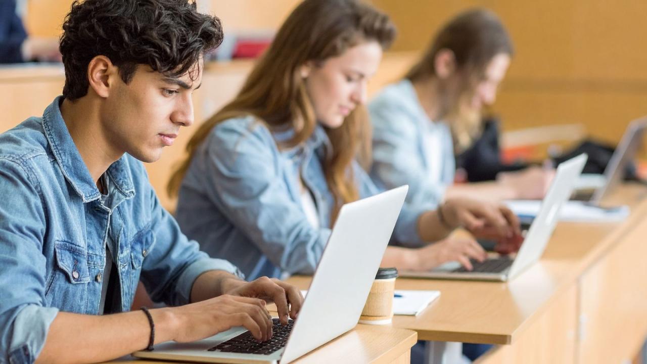 Mahasiswa Dan Tantangan Dunia Kerja: Mempersiapkan Diri Sejak Di Bangku Kuliah