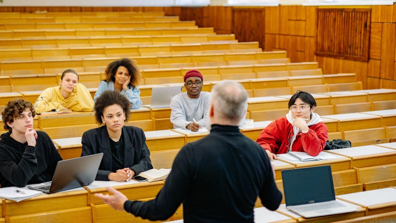 Manajemen Waktu Mahasiswa: Strategi Produktif Di Tengah Padatnya Aktivitas