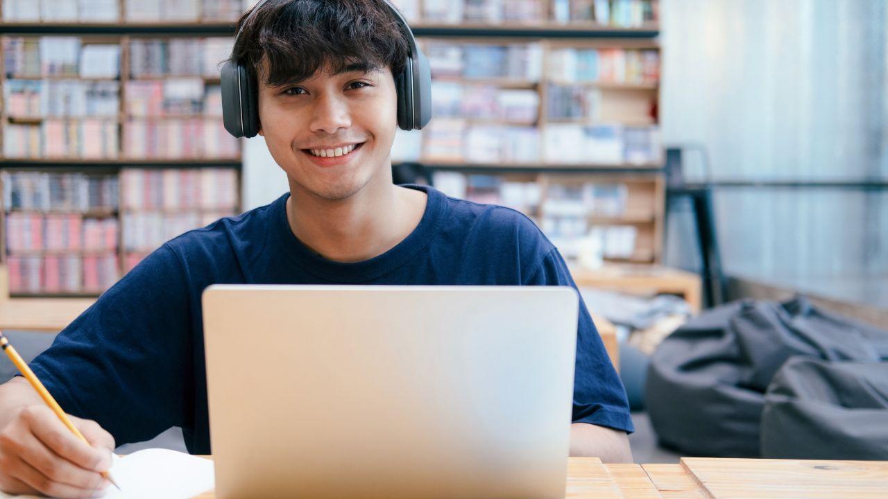 Kolaborasi Lintas Disiplin: Strategi Mahasiswa Menghadapi Kompleksitas Zaman