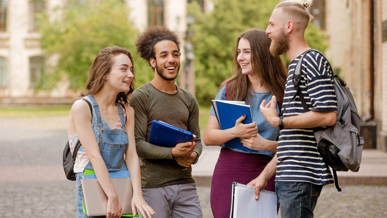 Pentingnya Pendidikan Karakter Bagi Mahasiswa Di Era Modern