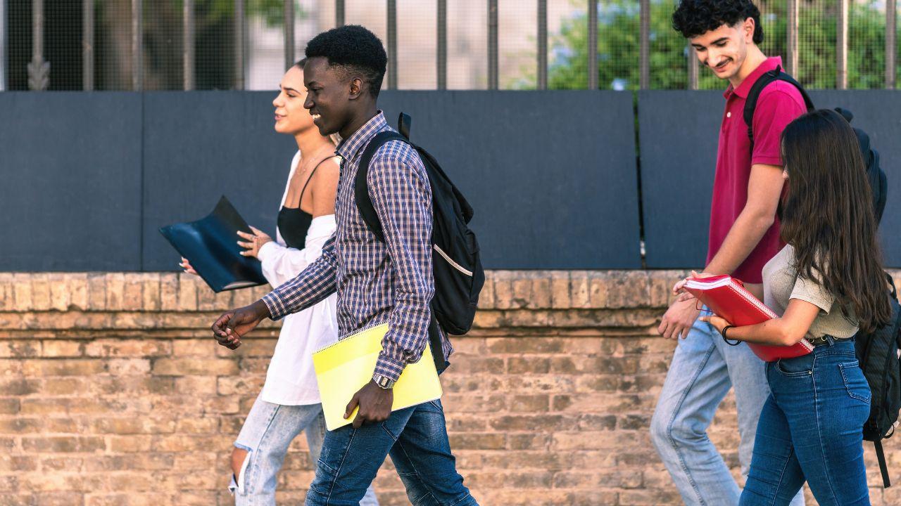 Tantangan Dan Peran Mahasiswa Dalam Membangun Masa Depan Bangsa