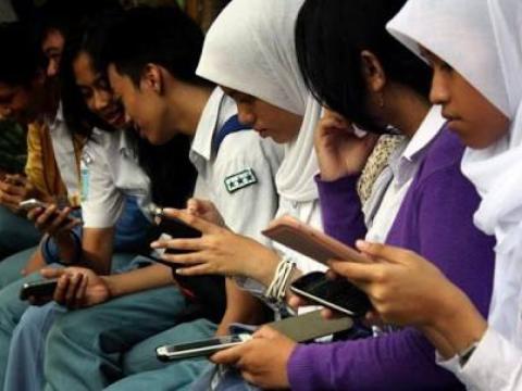 Gambar Artikel Apakah Remaja Sudah Siap Menghadapi Dunia Digital Pada Pendidikan? Tantangan Literasi Teknologi Yang Sering Terabaikan