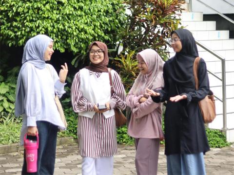 Gambar Artikel Apakah Kampus Benar-Benar Tempat Berkembang? Kritik Atas Budaya Perfeksionisme Dan Media Sosial