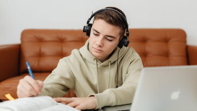 Menjadi Mahasiswa: Perjalanan Akademik Yang Membentuk Karakter Dan Cara Hidup