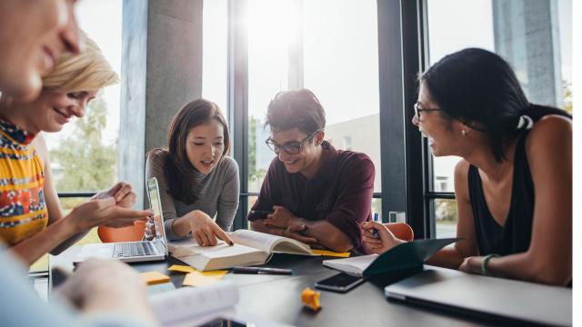 Pergaulan Mahasiswa Di Indonesia: Antara Kebebasan, Tanggung Jawab, Dan Pembentukan Karakter