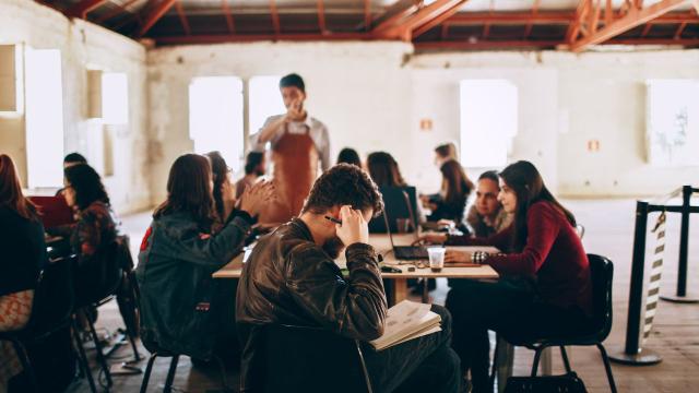 Gambar Artikel Peran Dosen Dalam Kehidupan Mahasiswa: Pembimbing Akademik Dan Teladan Intelektual