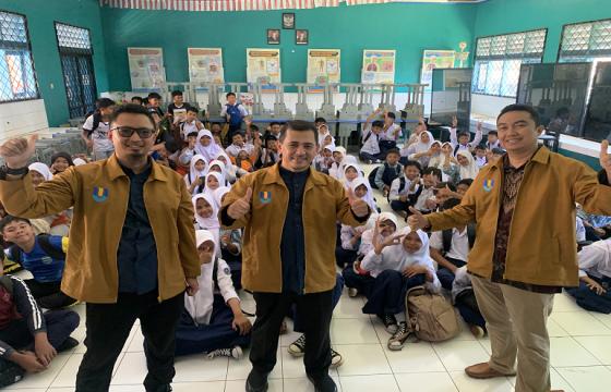 Menginspirasi Generasi Muda: Wakil Rektor Universitas Ma’soem, Dr. Tonton Taufik, Beri Motivasi Di SMP Negeri 3 Rancakalong Sumedang