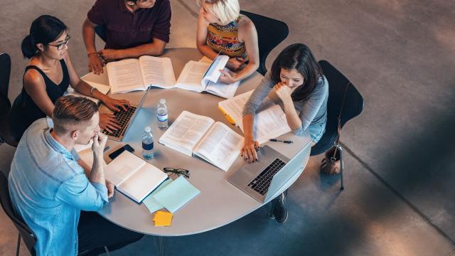 Integrasi Pendidikan Karakter Dalam Kurikulum Universitas Untuk Meningkatkan Kualitas Mahasiswa Indonesia