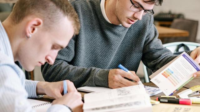 Penguatan Kepemimpinan Mahasiswa Melalui Kurikulum Inklusif Dan Pendidikan Karakter Di Universitas Indonesia