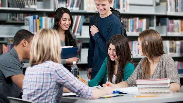 Penguatan Daya Saing Mahasiswa Melalui Integrasi Kurikulum Adaptif, Pendidikan Inklusif, Dan Karakter Di Indonesia