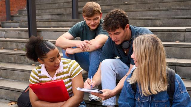 Mahasiswa Digital Savvy: Mengoptimalkan Teknologi Dalam Pendidikan Dan Kehidupan Kampus