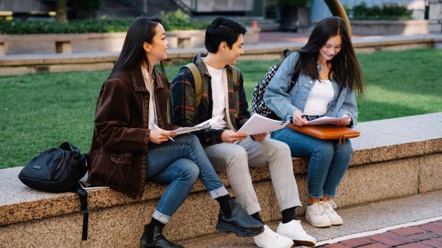 Gambar Artikel Mahasiswa Dan Adaptasi Lingkungan Kampus: Kunci Sukses Di Tahun Pertama Perkuliahan