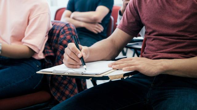 Mahasiswa Cerdas Dan Seimbang: Mengelola Organisasi, Pergaulan, Dan Kesehatan Di Era Modern