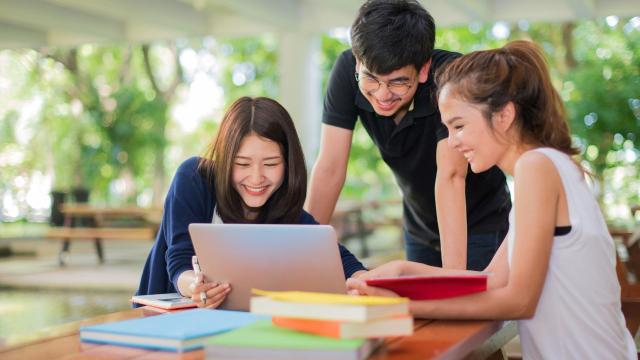Gambar Artikel Mahasiswa Introvert: Menemukan Kekuatan Dalam Keheningan Di Dunia Kampus