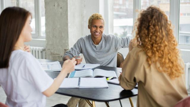 Mahasiswa Dan Kehidupan Organisasi: Membangun Soft Skill Di Luar Ruang Kelas