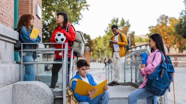 Mahasiswa Dan Globalisasi Pendidikan: Tantangan Dan Peluang Di Era Modern