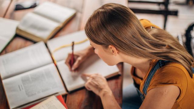Mahasiswa Dan Pengembangan Kewirausahaan Berbasis Teknologi: Mendorong Inovasi Dan Kreativitas Digital