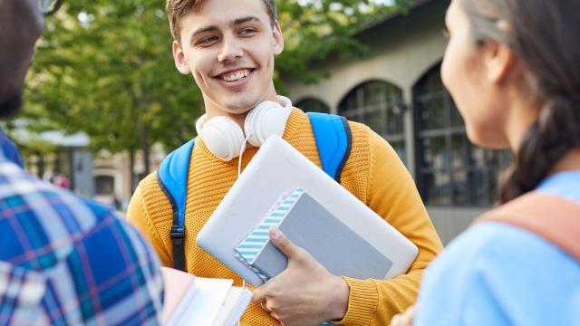 Gambar Artikel Peran Universitas Indonesia Dalam Membangun Mahasiswa Seimbang Antara Akademik, Sosial, Dan Kesehatan
