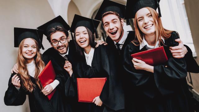 Gambar Artikel Mahasiswa Indonesia Dan Bonus Demografi: Peluang Emas Menuju Kemajuan Bangsa
