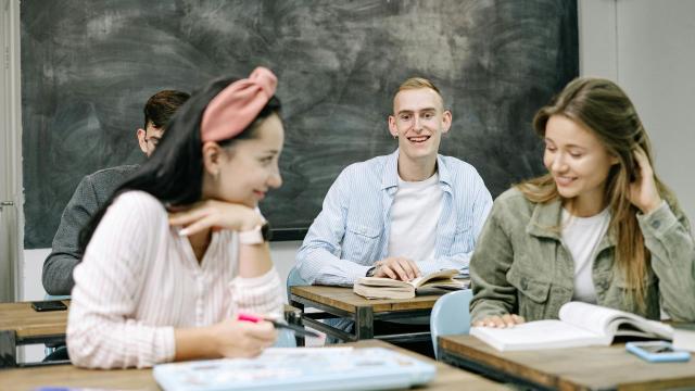 Gambar Artikel Mahasiswa Berkembang Optimal: Sinergi Kurikulum, Karakter, Dan Gaya Hidup Sehat