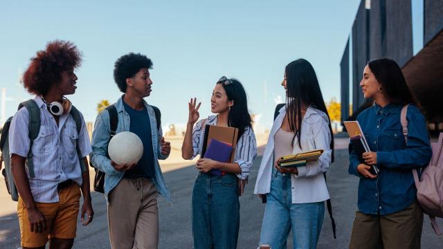 Gambar Artikel Mahasiswa Sebagai Pilar Perubahan Sosial: Pendidikan, Karakter, Dan Kesehatan Di Era Modern