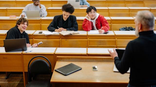 Gambar Artikel Mahasiswa Sebagai Agen Perubahan: Peran Pendidikan, Organisasi, Dan Kesehatan Dalam Kehidupan Kampus