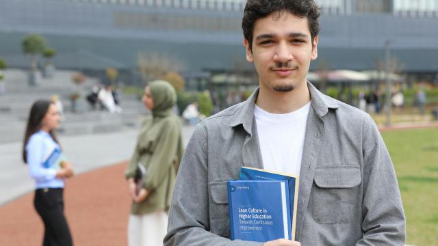 Gambar Artikel Mahasiswa Dan Masa Depan Indonesia: Menyeimbangkan Ilmu, Etika, Dan Kehidupan Sehat