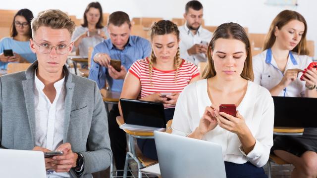 Gambar Artikel Mahasiswa Dan Peran Literasi Digital: Mengelola Informasi, Etika, Dan Kesehatan Di Era Teknologi