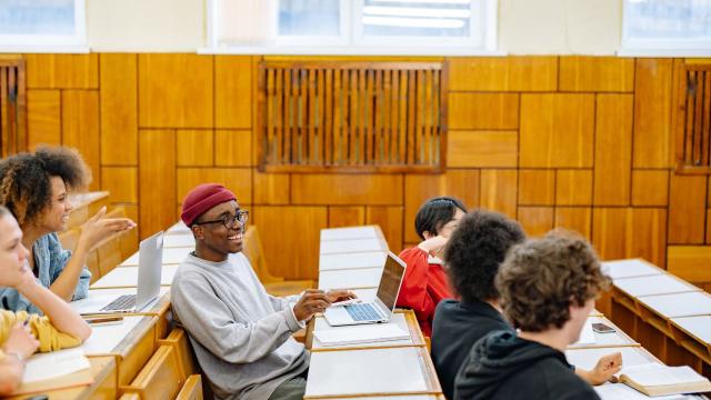Gambar Artikel Tantangan Dan Peluang Mahasiswa Indonesia Dalam Dunia Kampus Modern