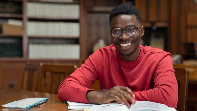 Membangun Keseimbangan Hidup Mahasiswa Indonesia Antara Akademik, Sosial, Dan Kesehatan Mental