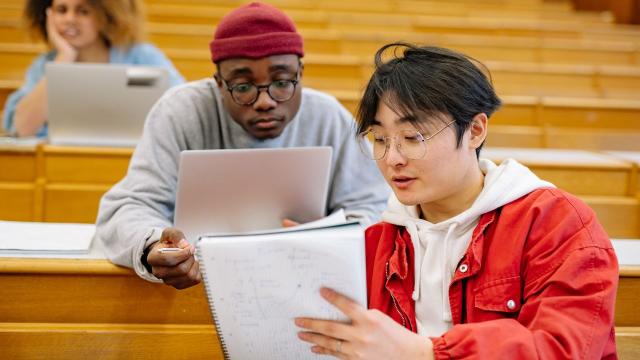 Meningkatkan Daya Saing Global Mahasiswa Indonesia Melalui Pendidikan Tinggi Berbasis Kompetensi