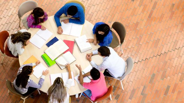 Peran Mahasiswa Dalam Membangun Kesadaran Etika Sosial Di Lingkungan Kampus Dan Masyarakat