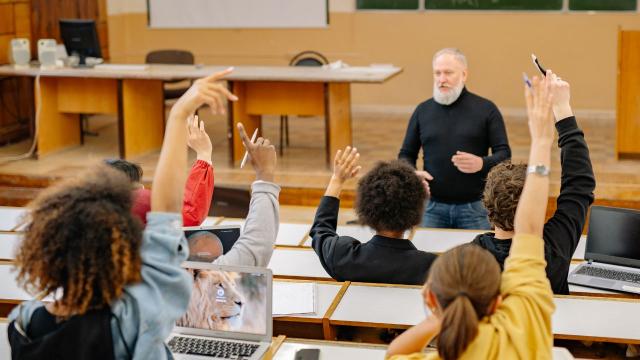 Gambar Artikel Mahasiswa Indonesia Di Era Kompetitif: Mengintegrasikan Pendidikan, Karakter, Dan Kesehatan