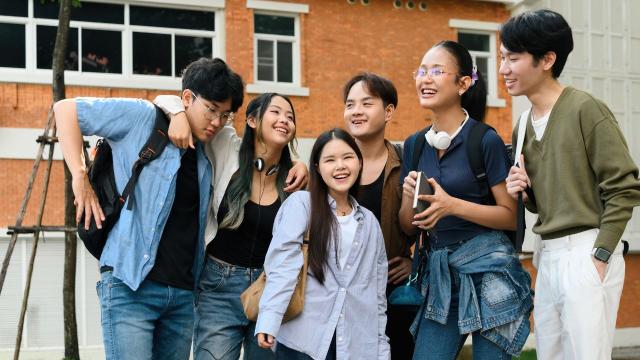 Gambar Artikel Mahasiswa Indonesia Di Era Modern: Menyeimbangkan Pendidikan, Karakter, Dan Kehidupan Kampus