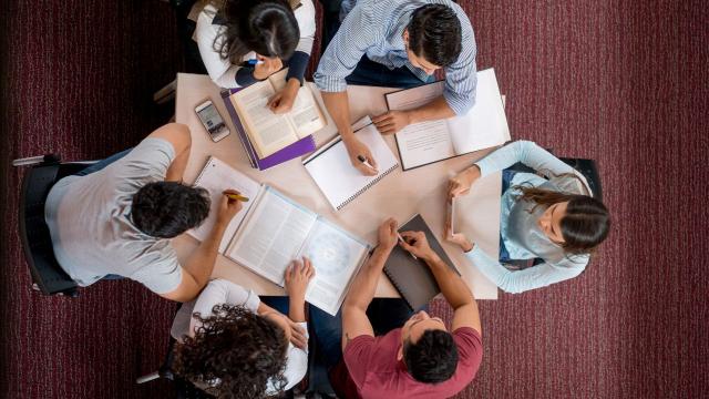 Mahasiswa Unggul Di Era Digital: Menggabungkan Pendidikan, Karakter, Dan Kesehatan Dalam Kehidupan Kampus